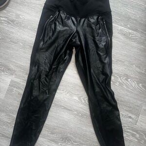 Old Navy Active Black High-Rise Leggings